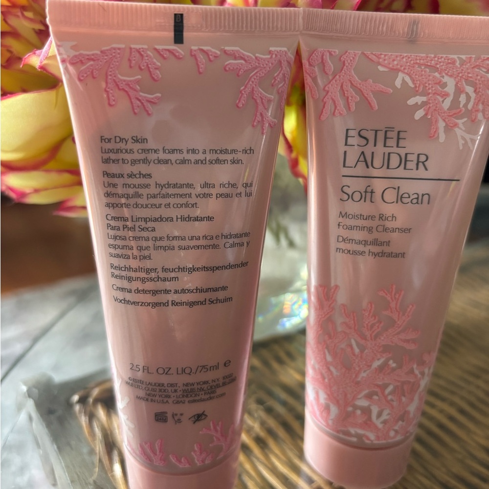 Estee Lauder Soft Clean Moisture Rich Cleanser - Pink - Picture 3 of 5